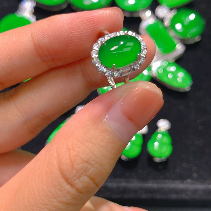 老***吉翡翠银S925镶嵌戒指一个