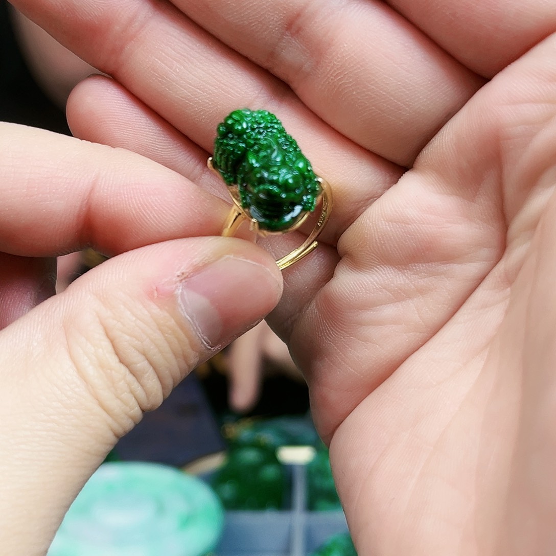 翡翠颈饰银S925镶嵌戒指