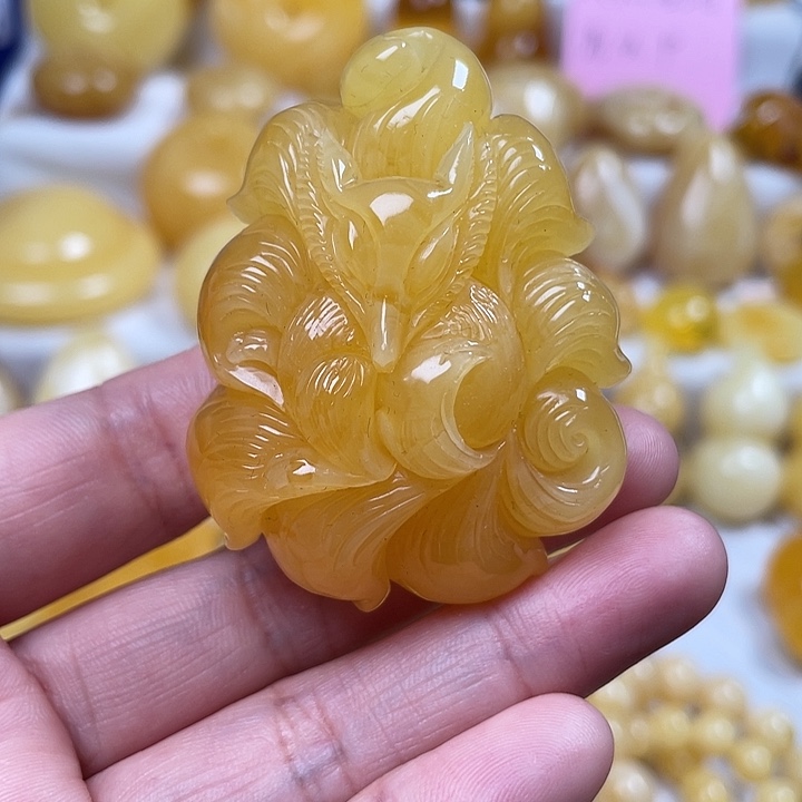 蜜蜡裸石未镶嵌焦皮料九尾狐