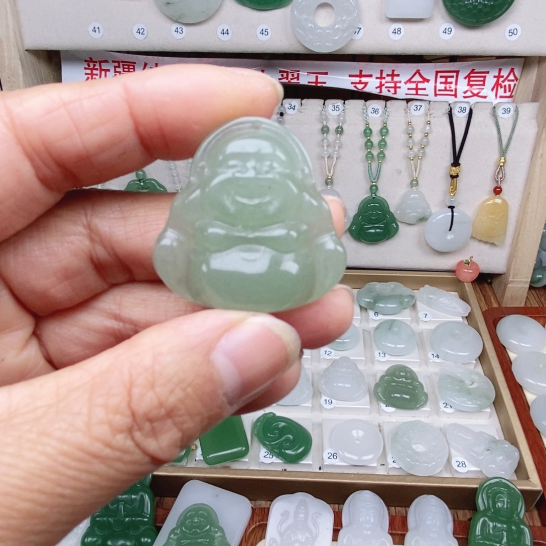 张***姐石英质玉（非洲翠）未镶嵌颈饰