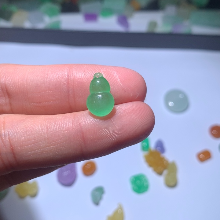 五***珠翡翠未镶嵌颈饰挂件