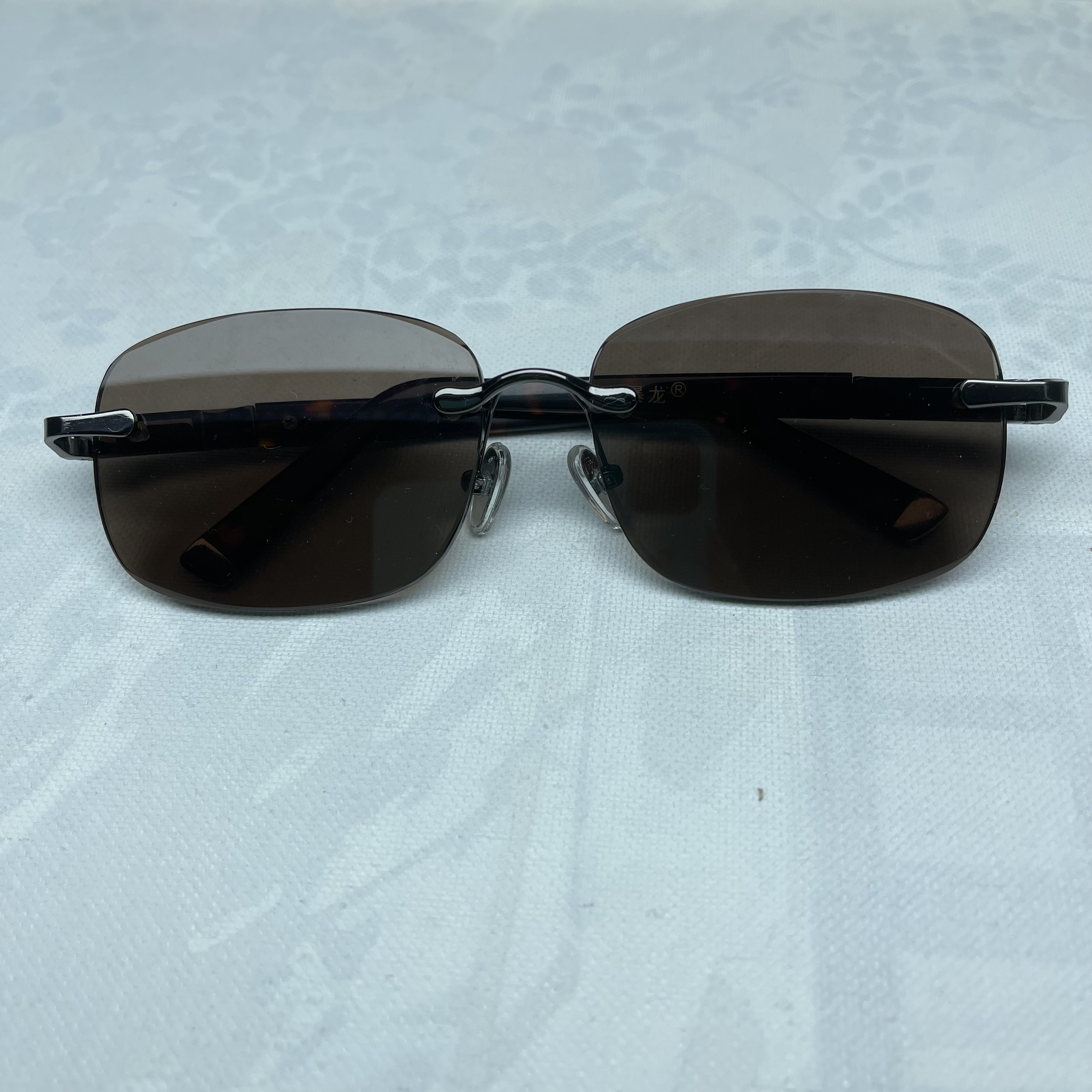 A石头眼镜水晶养眼护眼天然眼镜高档养眼护眼天然水晶眼镜