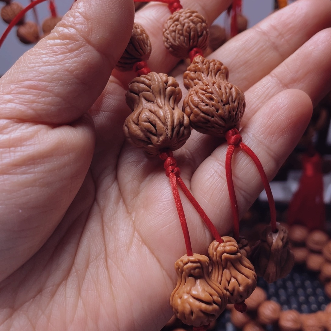 木质类龙纹桃枭挂件