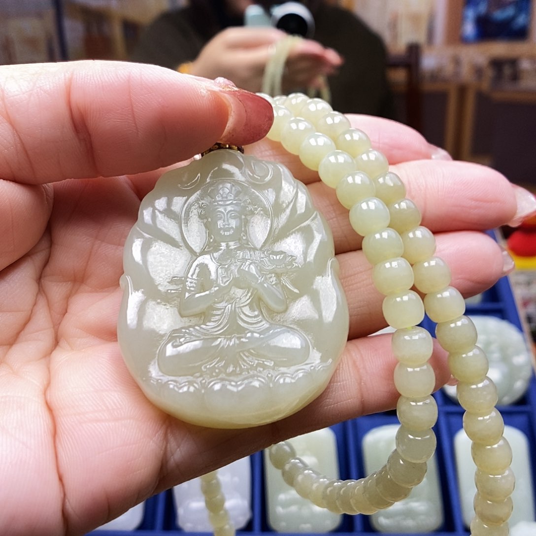 和田玉颈饰未镶嵌诚**人