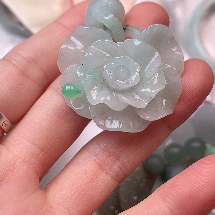 翡翠未镶嵌挂件是