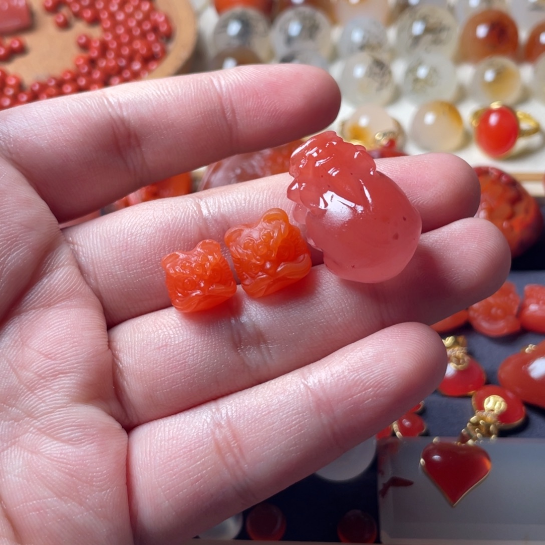 Z****南红玛瑙未镶嵌吊坠