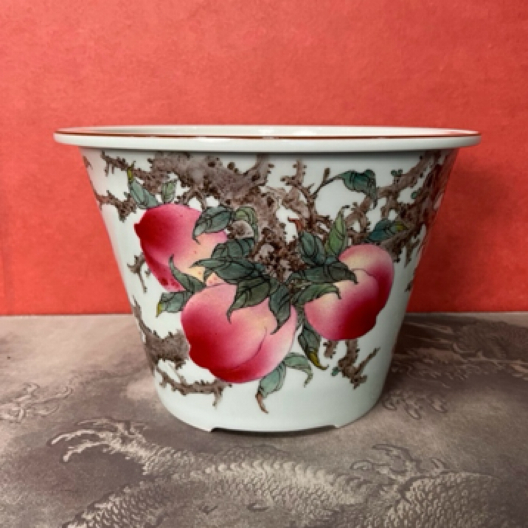 釉上粉彩桃子手绘花盆，外口26内口22.5外高17.5内高15公分