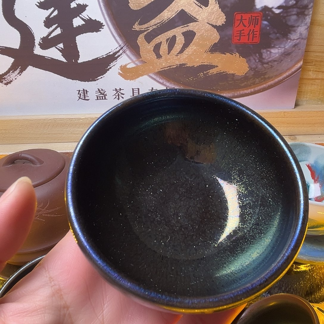 茶盏在你面前装着别人一样东西还