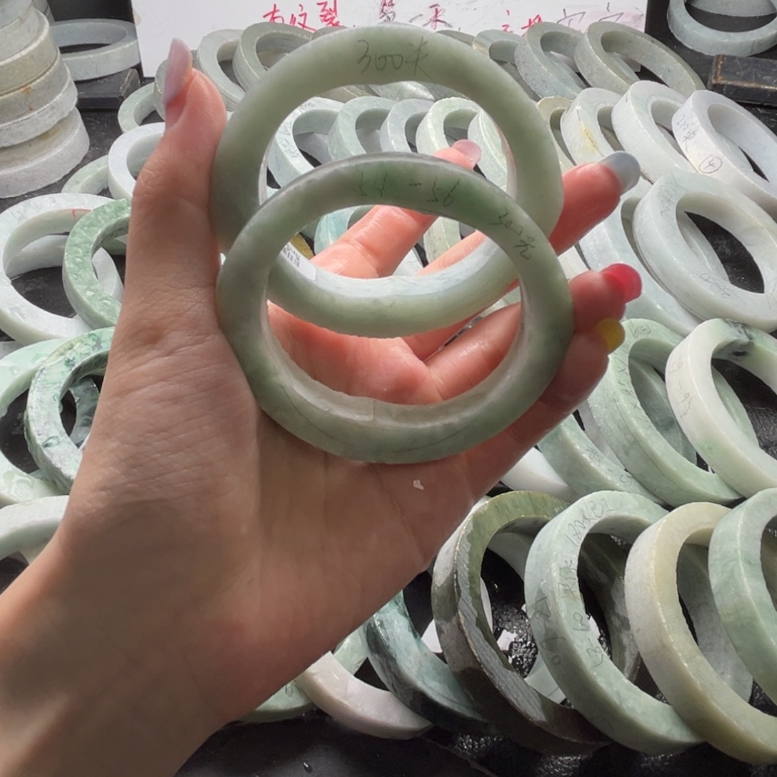 定制翡翠翡翠手镯未镶嵌