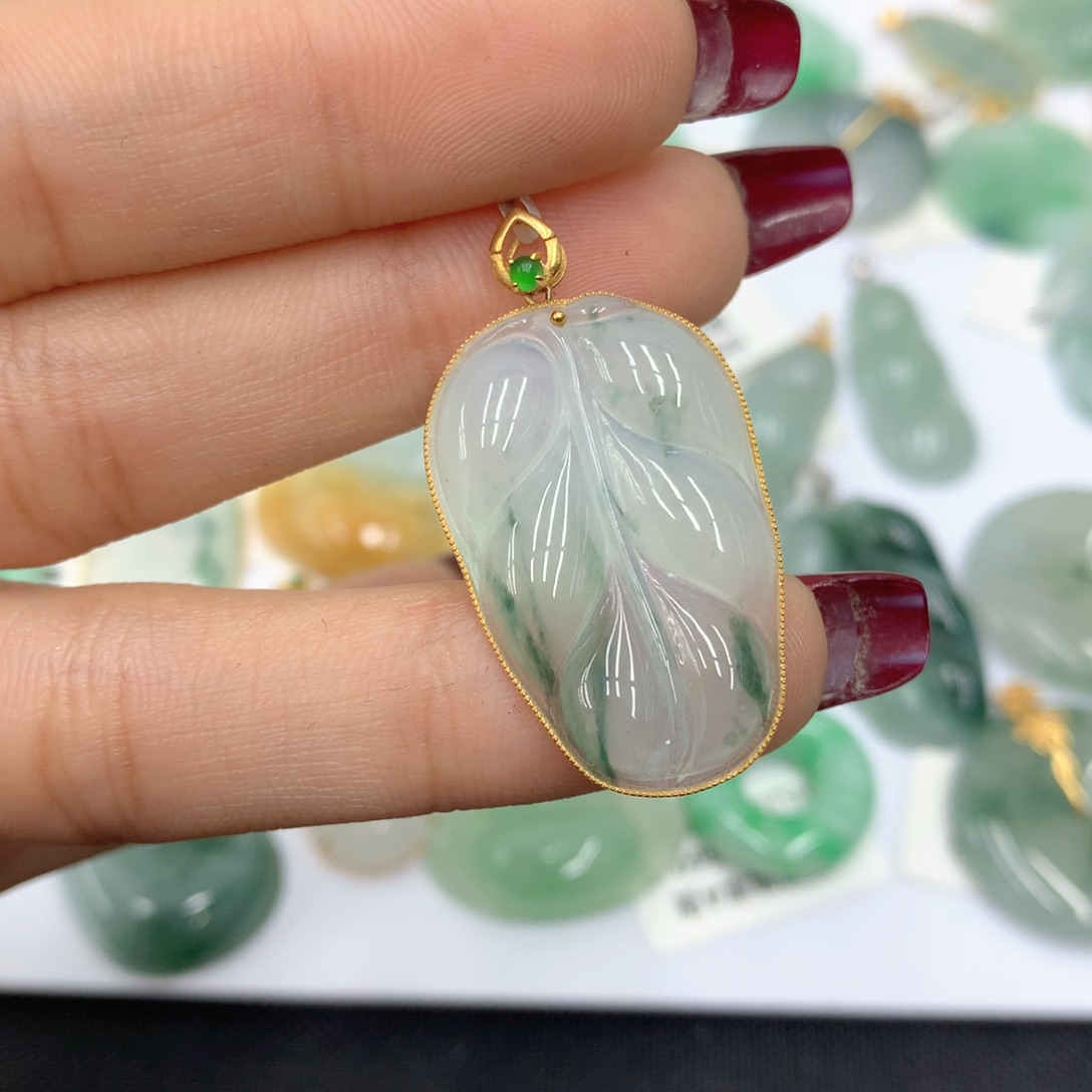 翡翠颈饰足银镶嵌翡翠