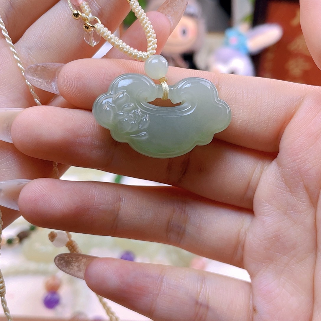 恺***。和田玉未镶嵌吊坠(赠链)