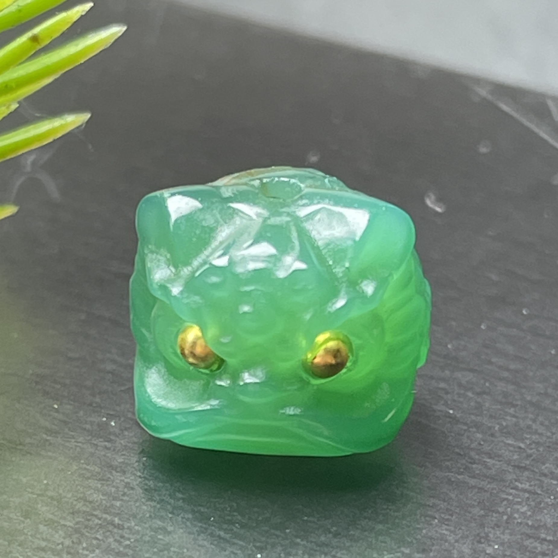 非洲翠玛瑙正阳绿醒狮尺寸12mm左右配顶珠腰珠配珠背云都可