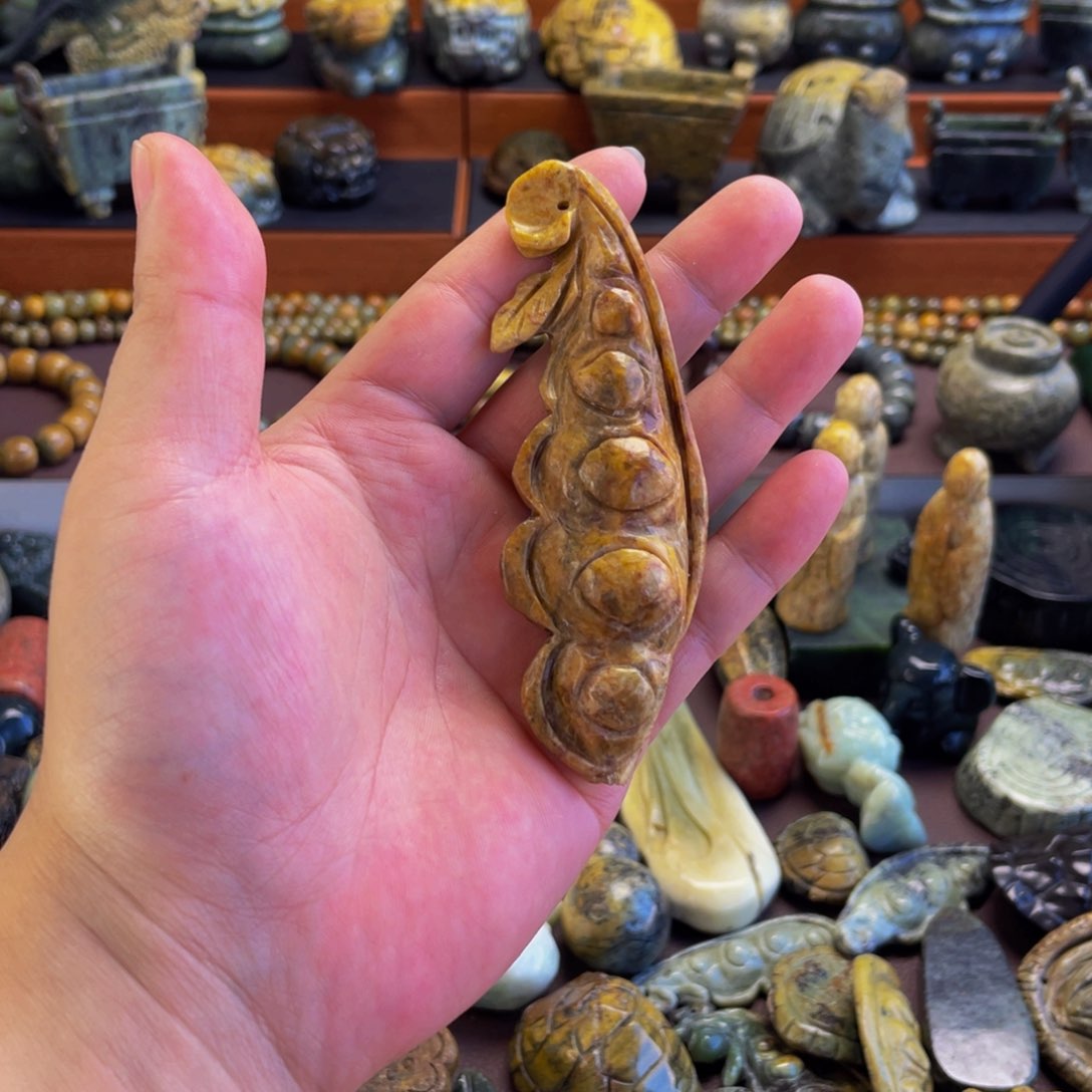 【闪购商品】未镶嵌岫岩河磨玉（透闪石质玉）挂件