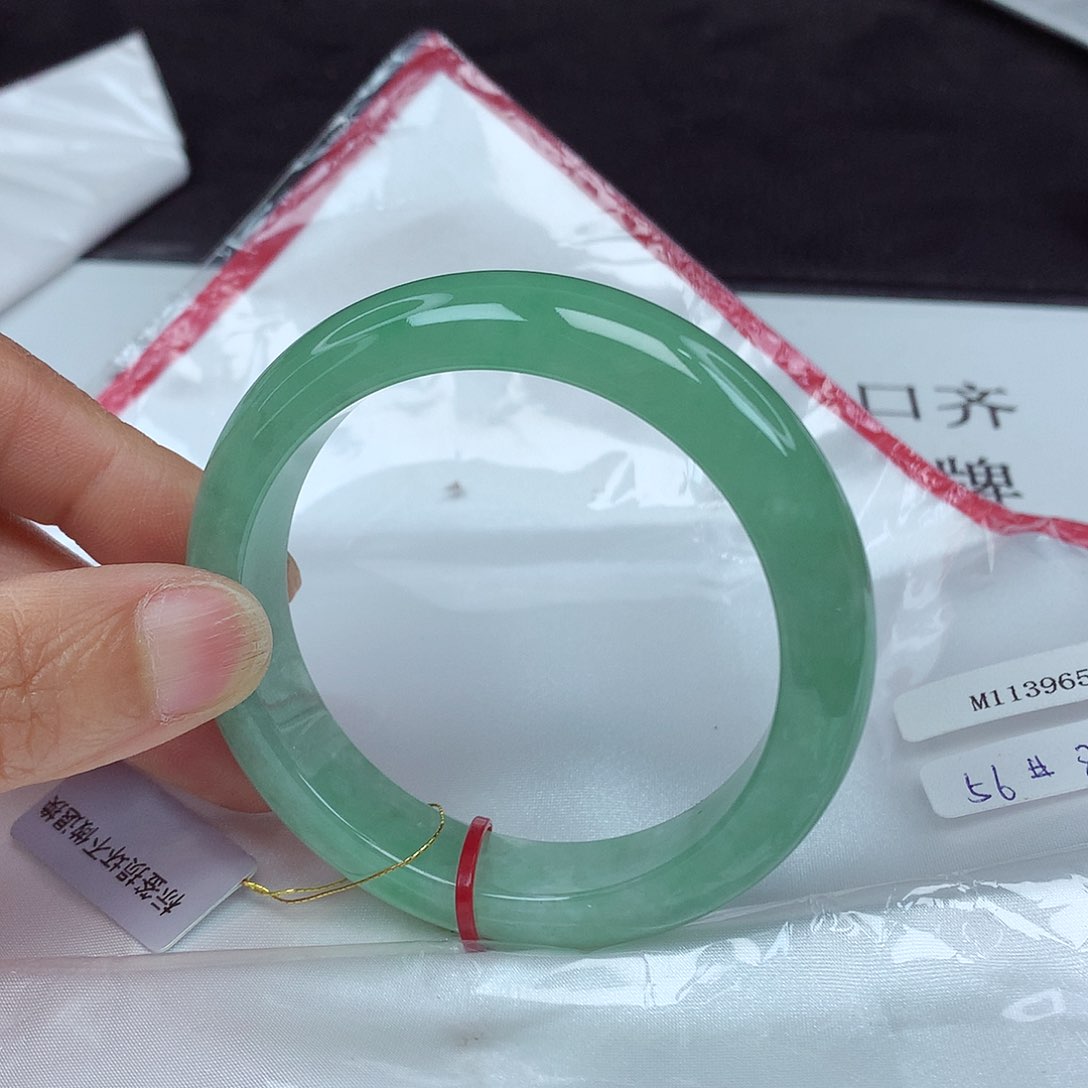 翡翠手镯未镶嵌56圈3965