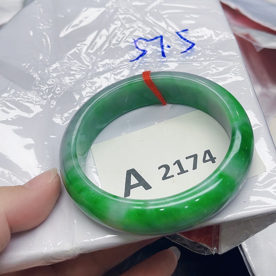 翡翠手镯未镶嵌手镯