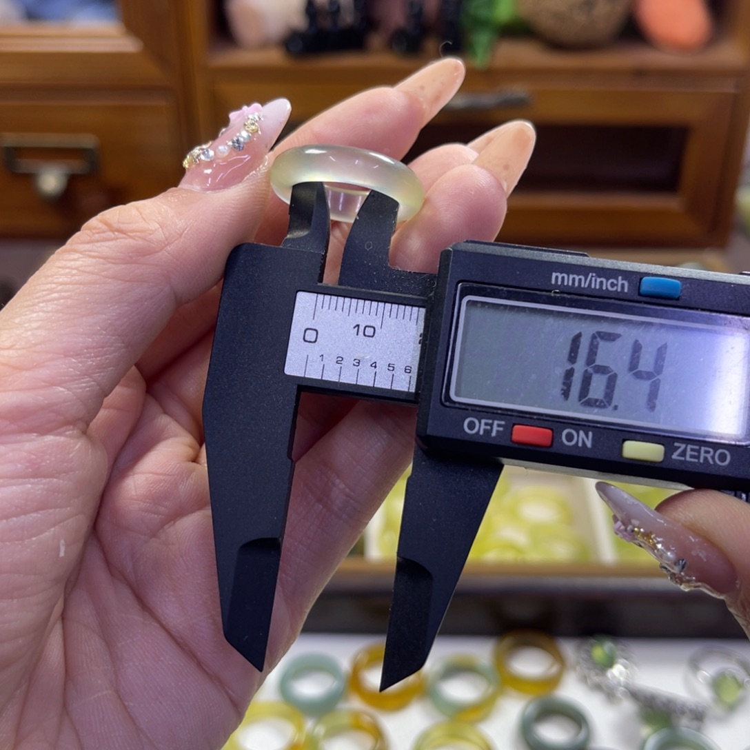 蛇纹石玉未镶嵌手镯113