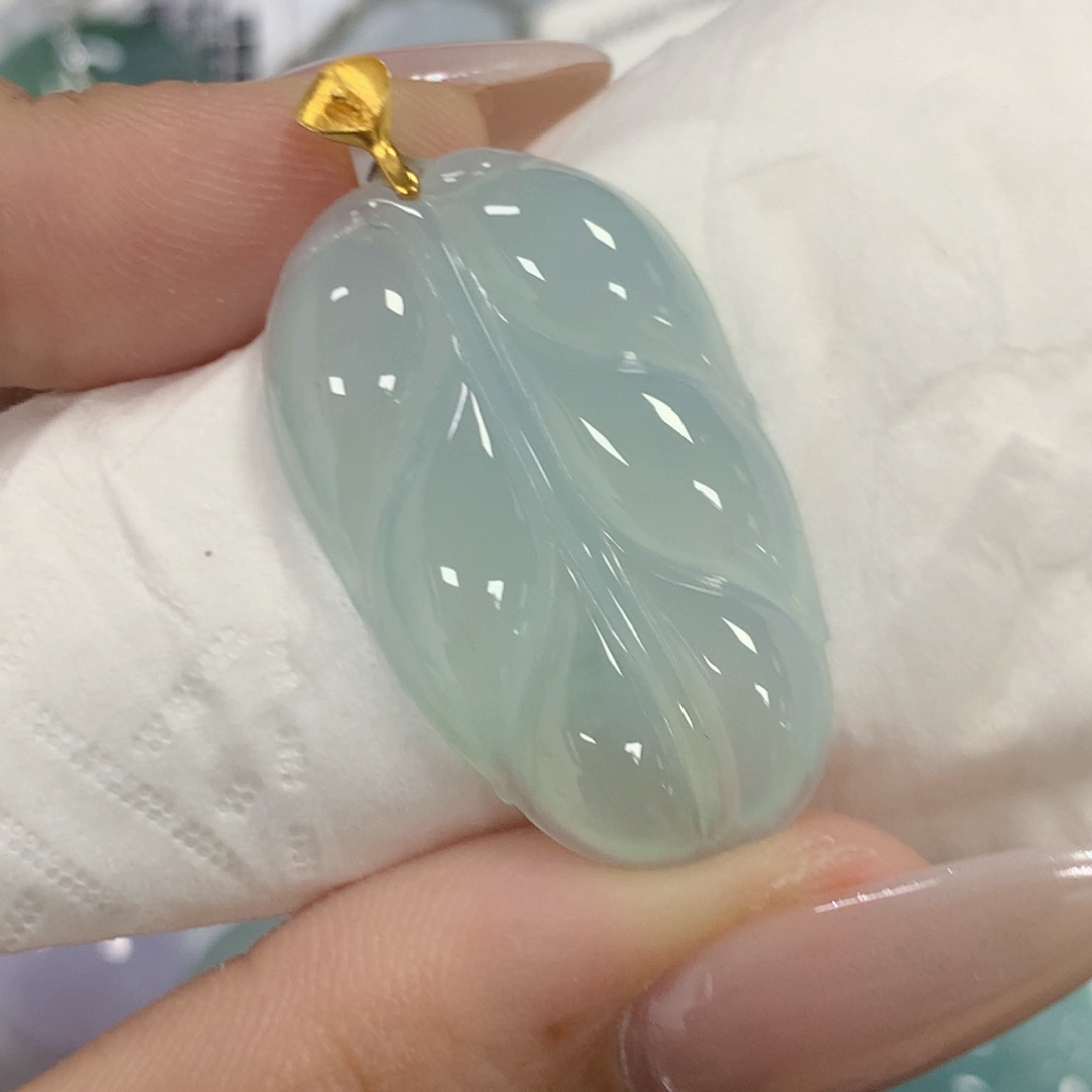 颈饰18K金镶嵌翡翠