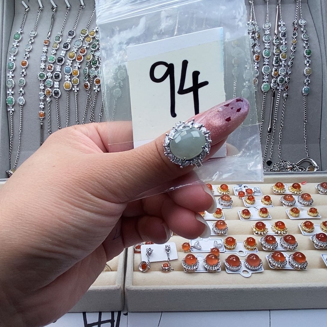 翡翠未镶嵌戒指缅甸