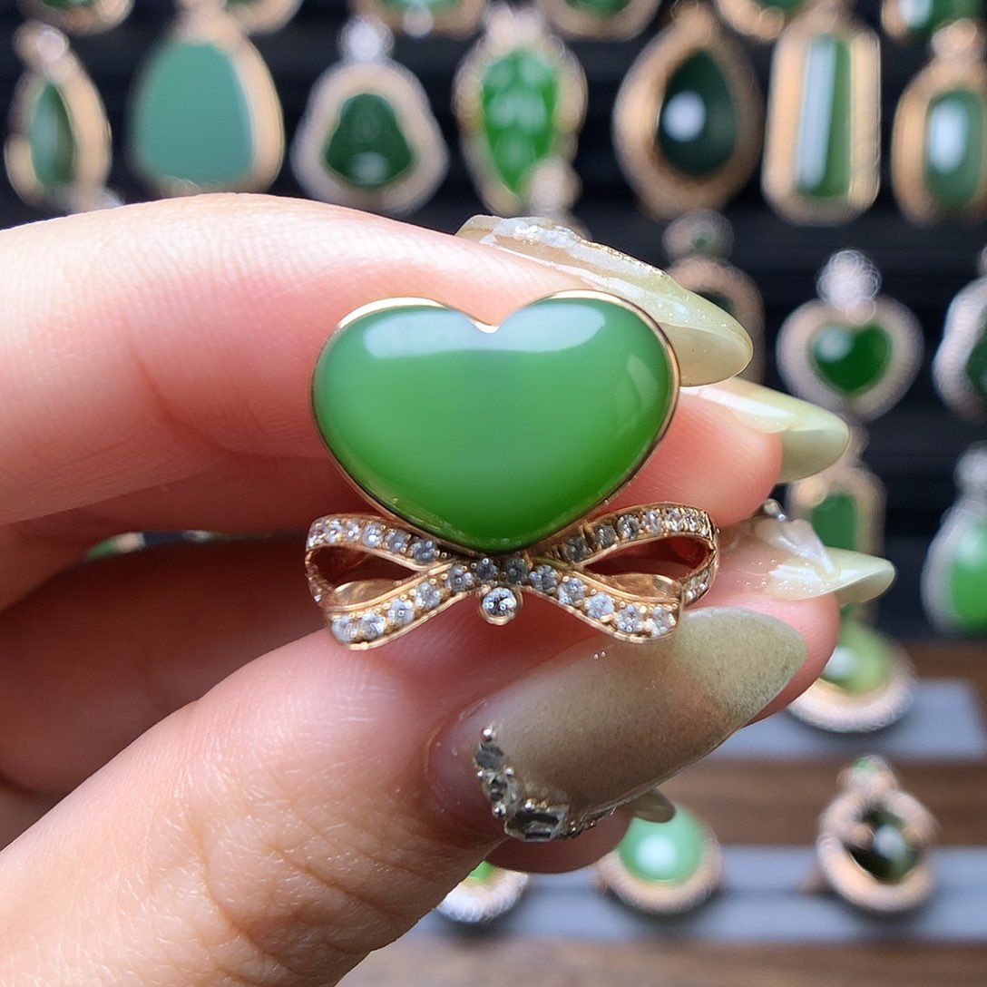 和田玉首饰18K金镶嵌