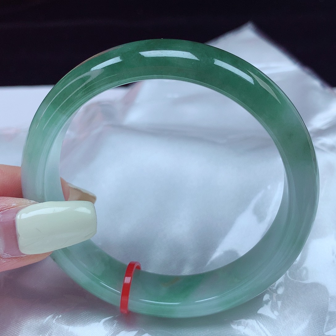 翡翠手镯未镶嵌56圈