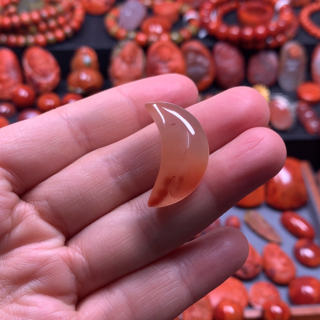 南红玛瑙吊坠未镶嵌