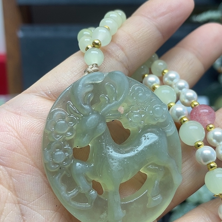 未镶嵌蛇纹石玉颈饰