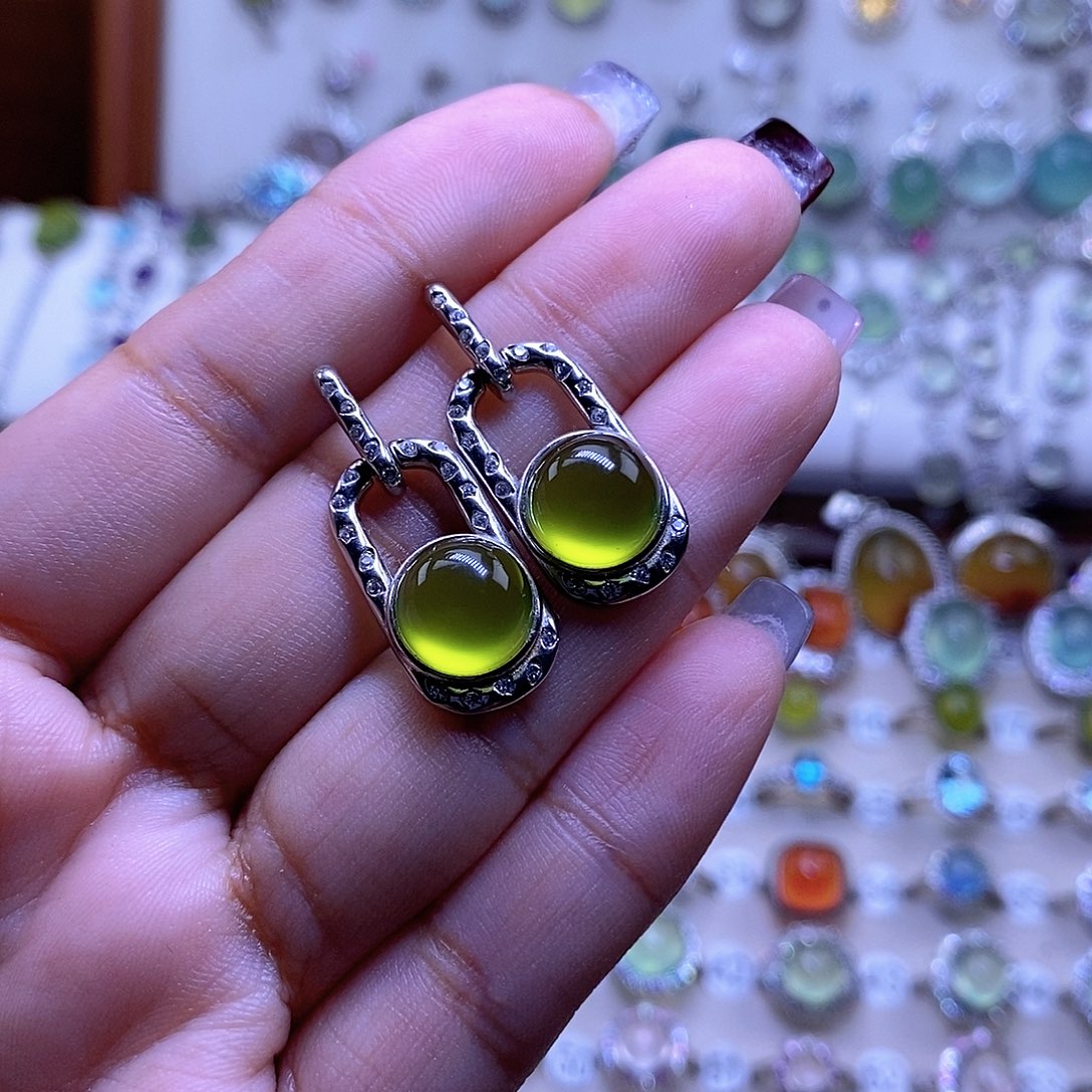 青***片岫玉银S925镶嵌耳钉