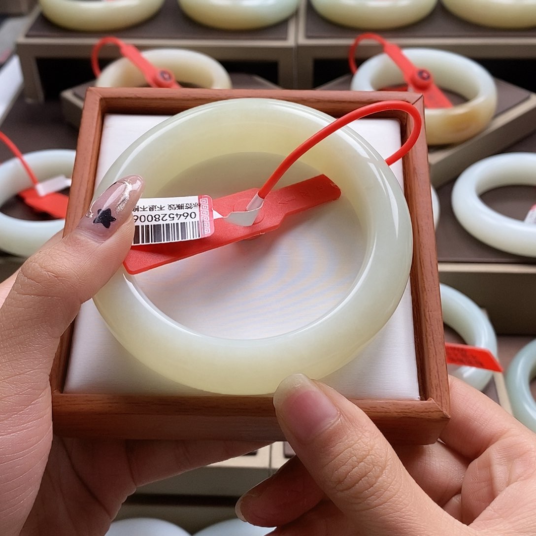 未镶嵌手镯和田玉设***杨