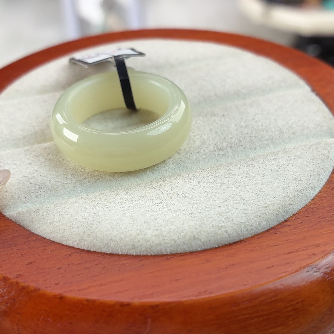 屿***墨和田玉未镶嵌戒指r11晴水轮胎18.5 壁厚4.3