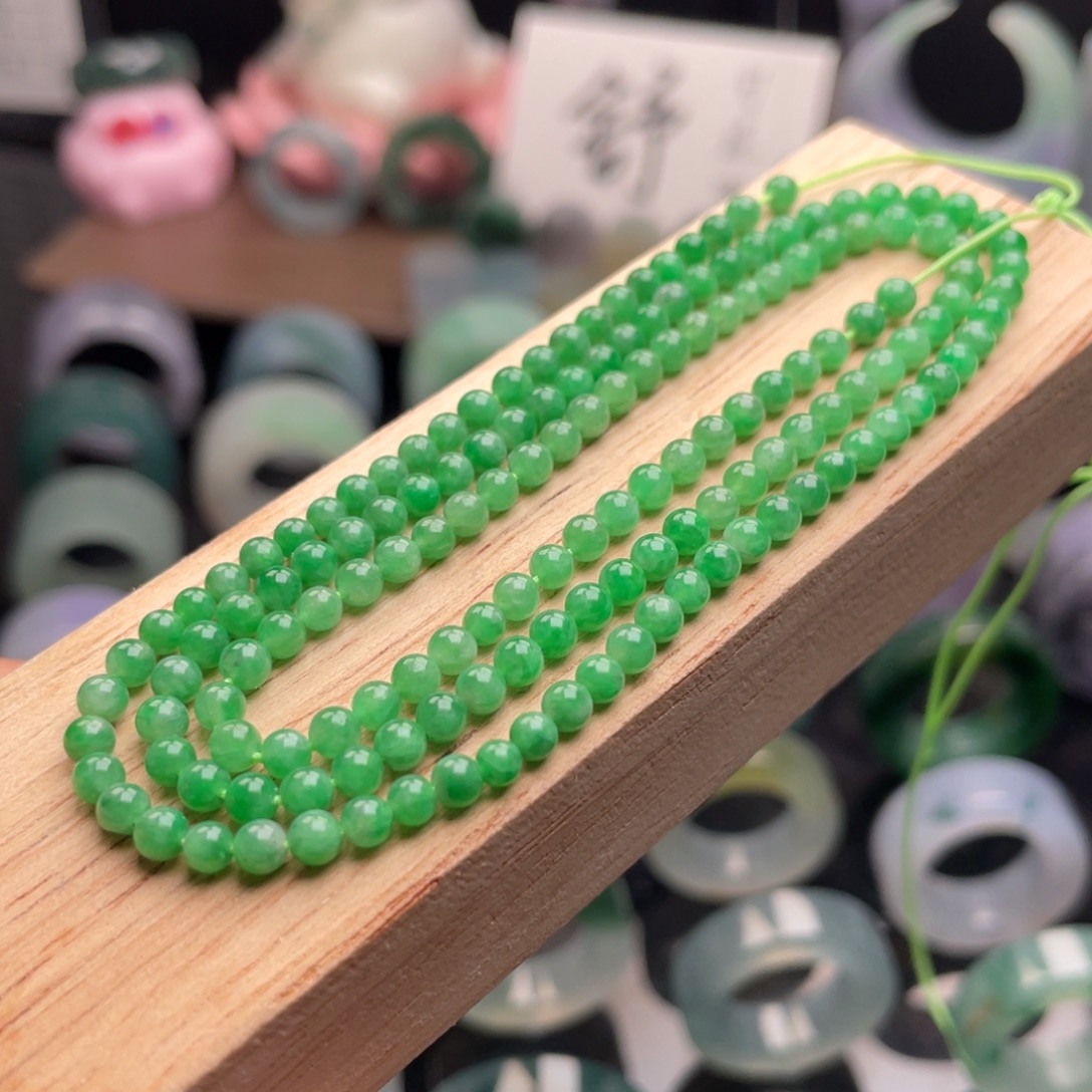 定制翡翠未镶嵌  果绿项链