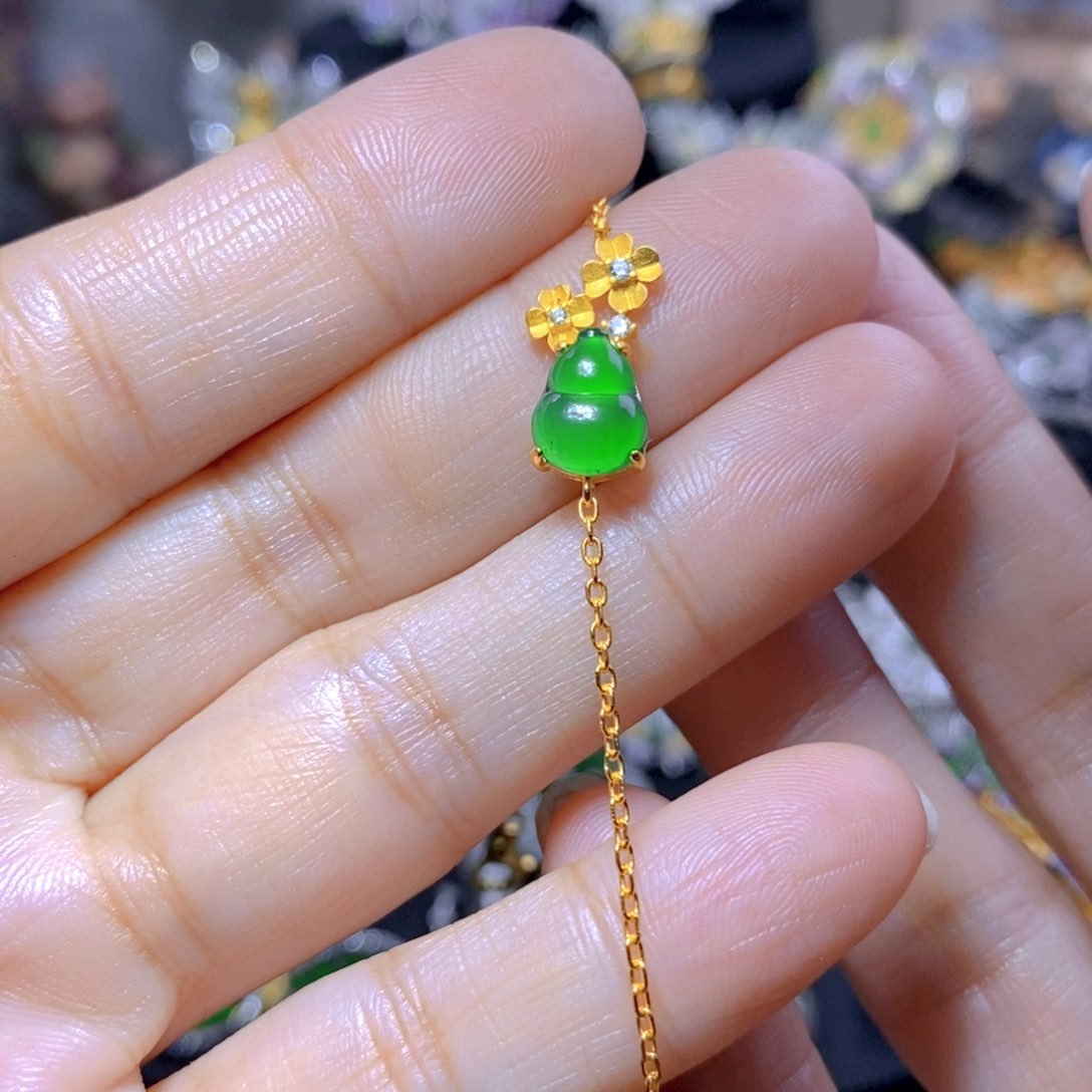 翡翠银S925镶嵌耳钉天然翡翠