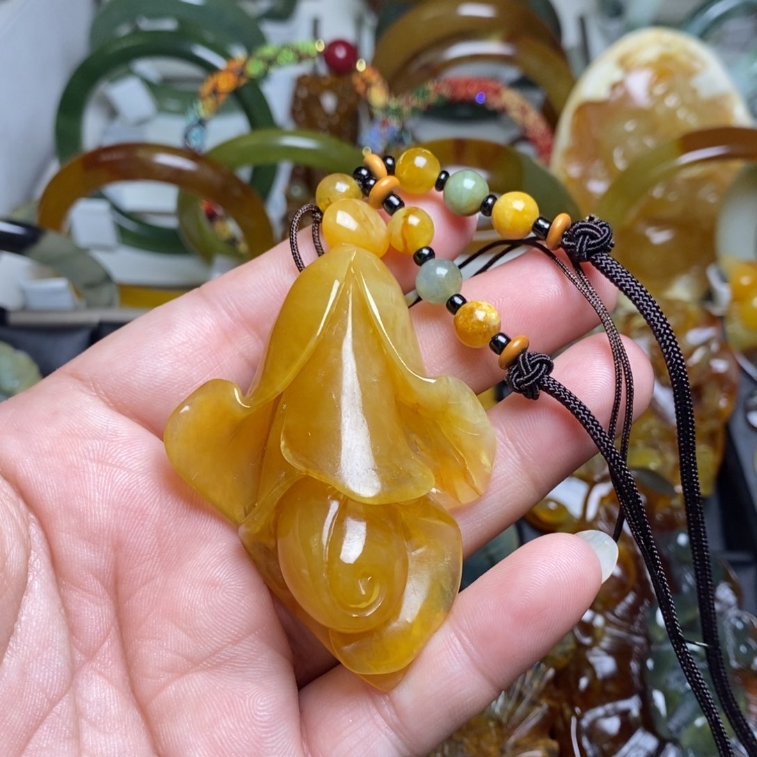 蛇纹石玉挂件未镶嵌