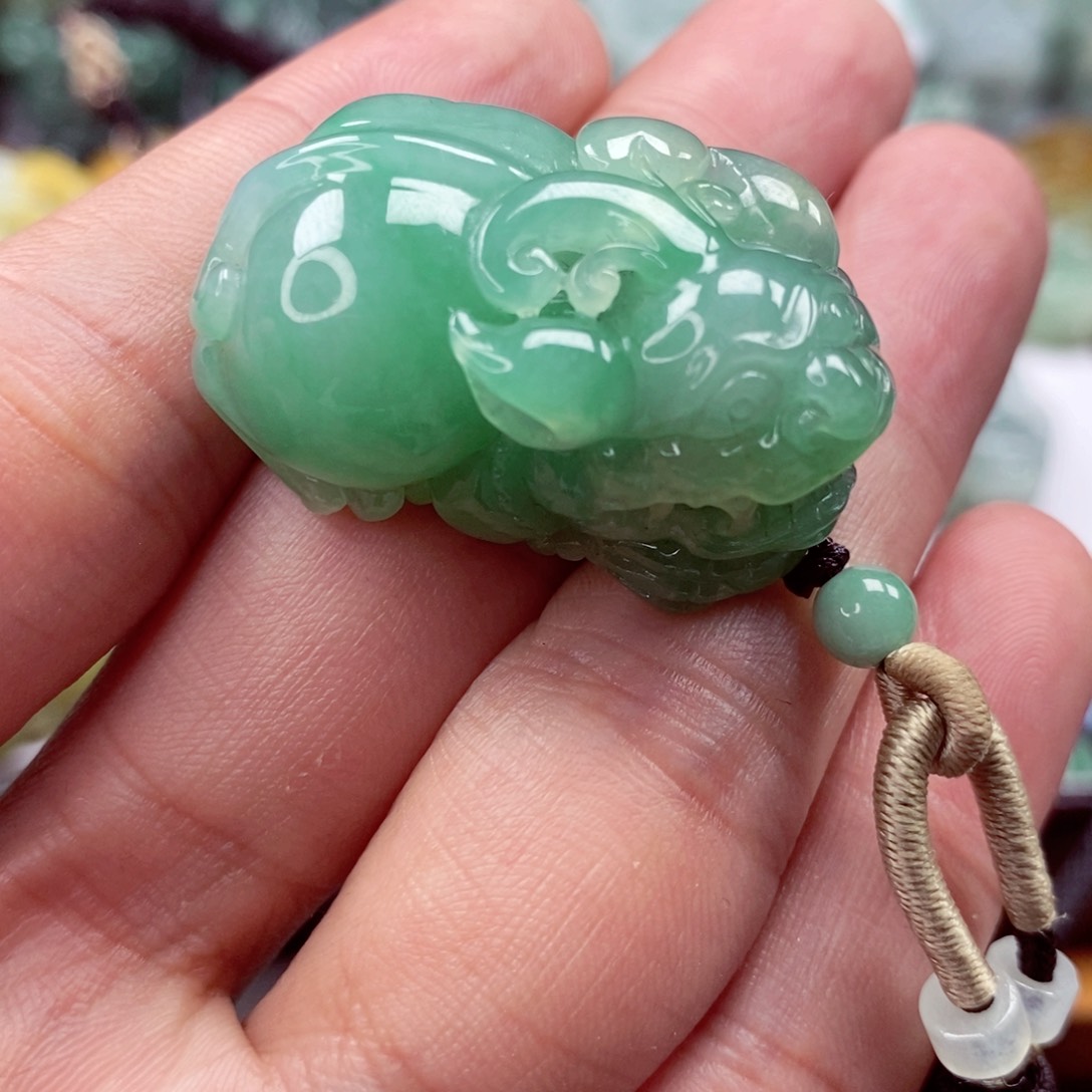 翡翠颈饰未镶嵌翡翠