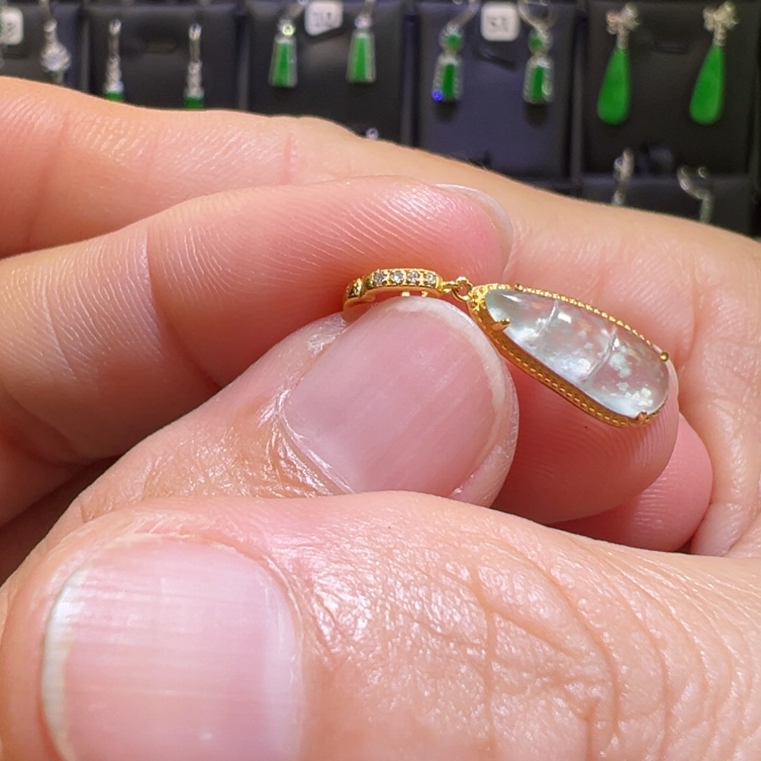 翡翠18K金镶嵌颈饰吊坠