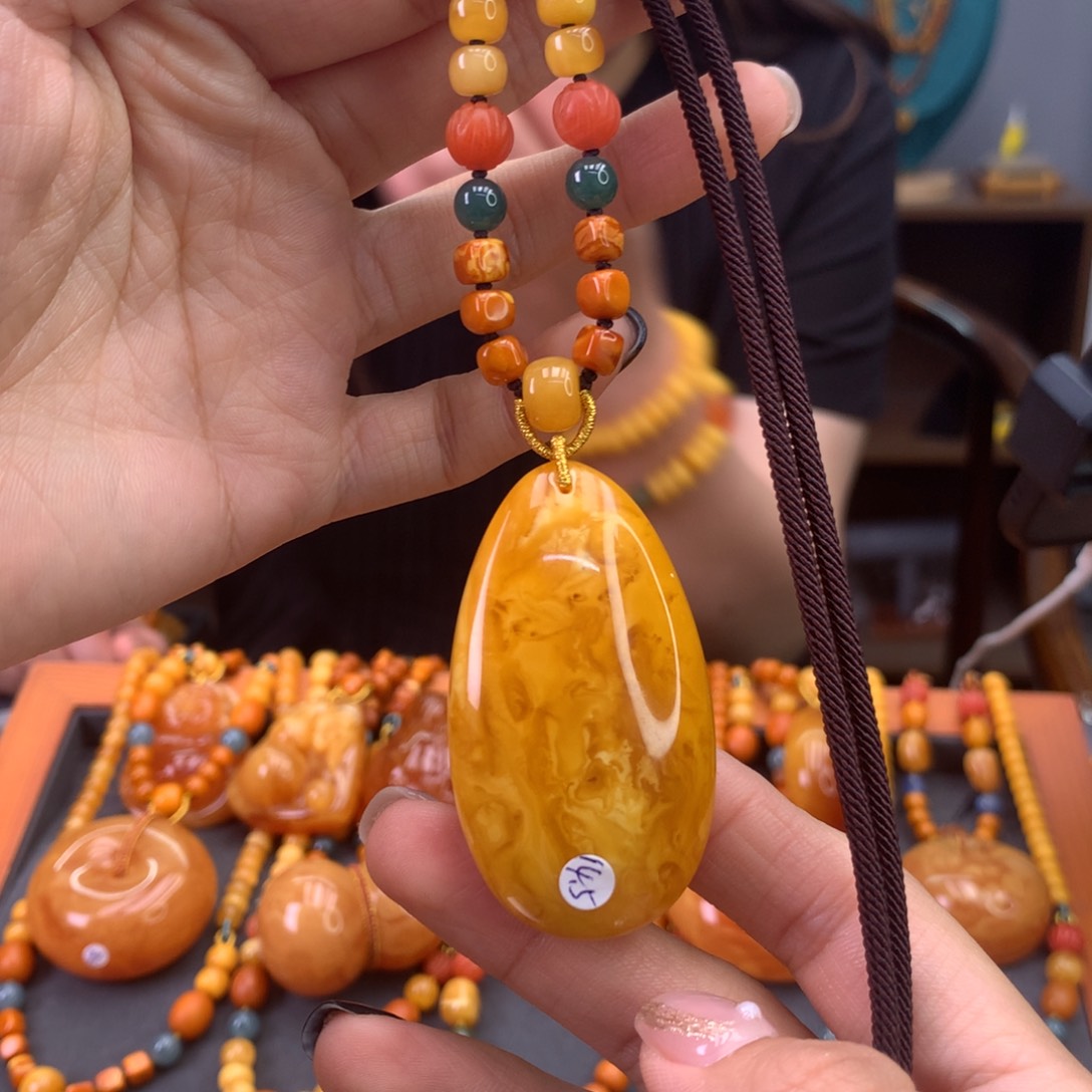 未镶嵌颈饰蜜蜡天然