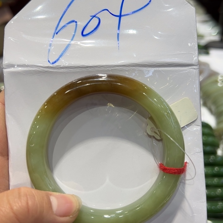 冬***花和田玉未镶嵌手镯