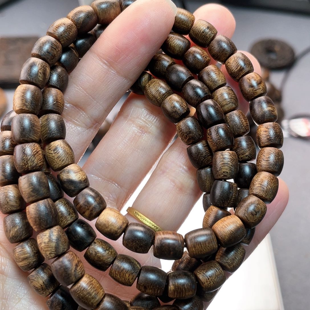 沉香手串乔**。白棋瘤疤