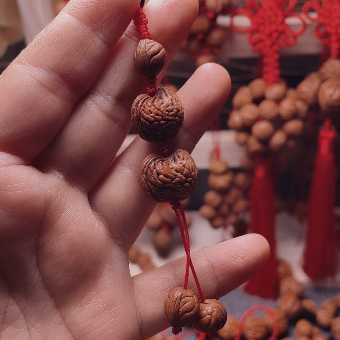 木质类龙纹桃枭挂件