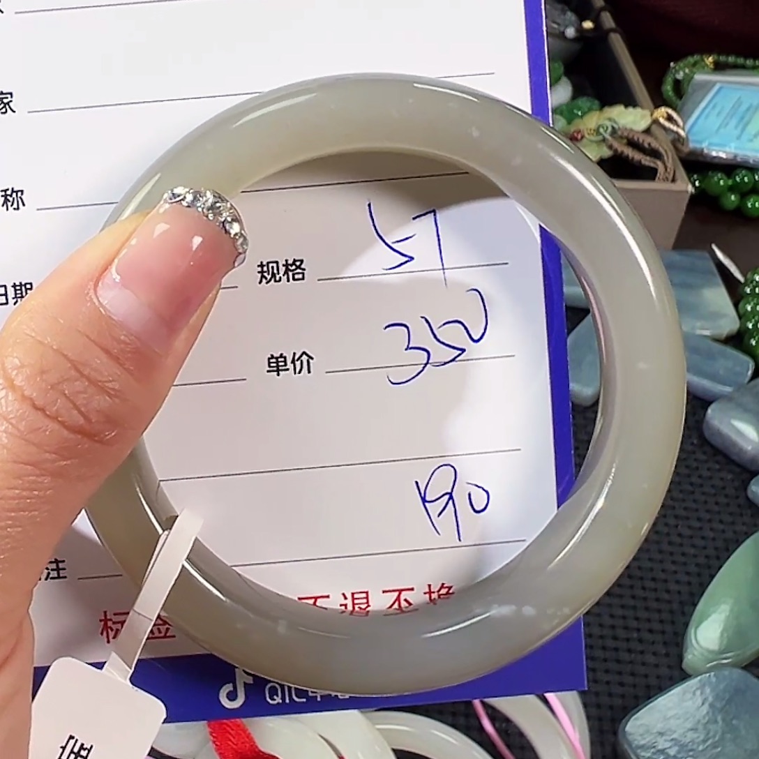 和田玉未镶嵌手镯