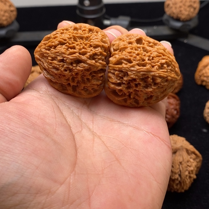 熊***眼吊坠文玩核桃39全品南疆石