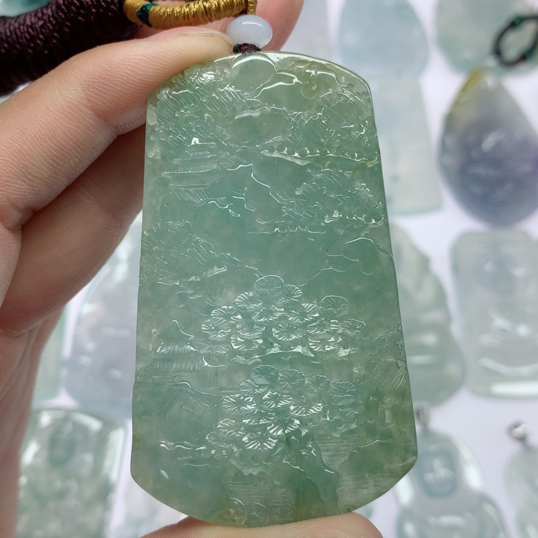 翡翠颈饰未镶嵌山水牌