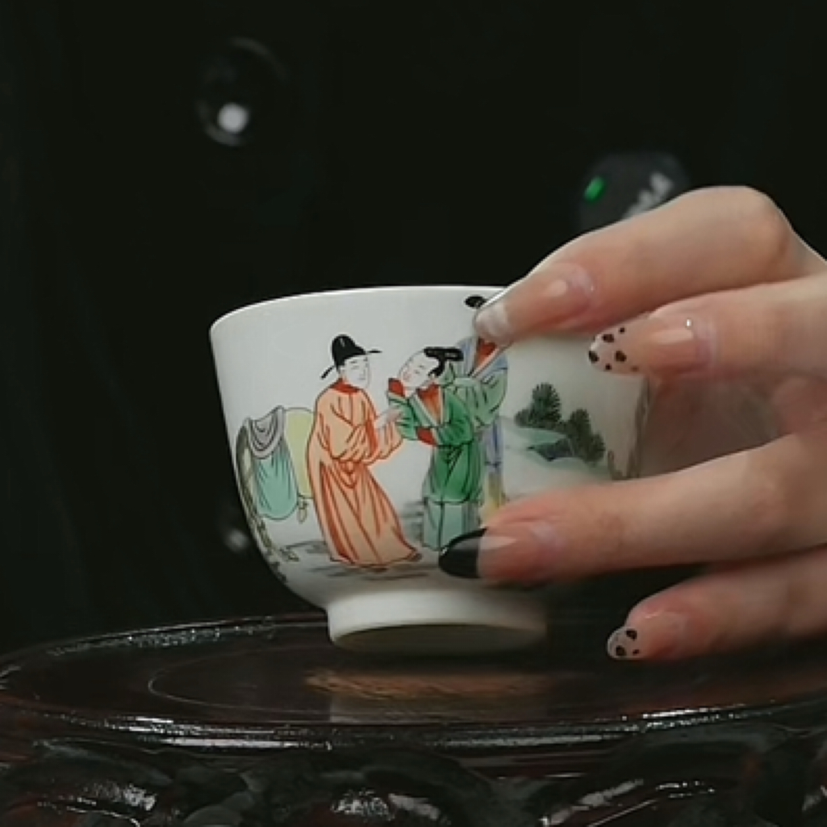 Y五彩西厢记人物故事纹杯