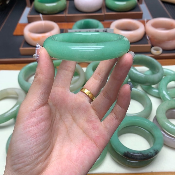 撸***烊石英质玉（非洲翠）未镶嵌舍