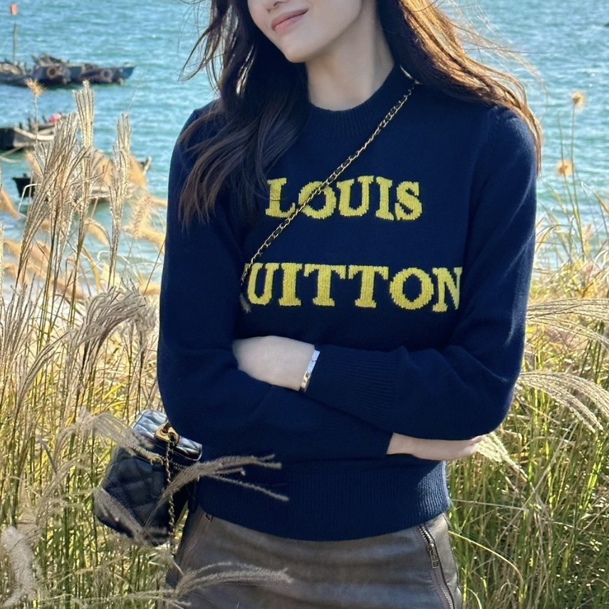 99新 LouisVuitton/路易威登 藏蓝色圆领含绒毛衣 L码 GM002544