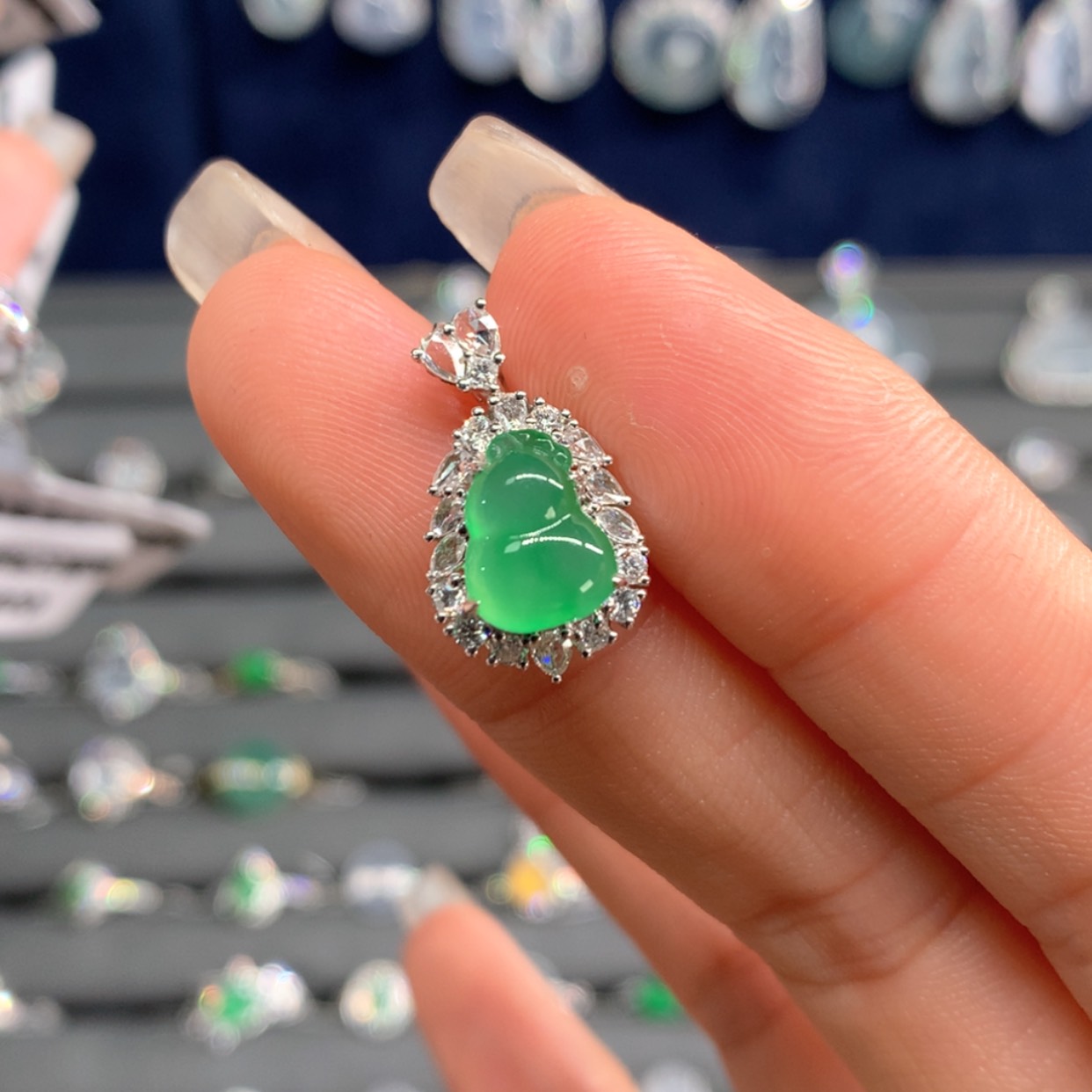 【闪购商品】翡翠颈饰18K金镶嵌吊坠