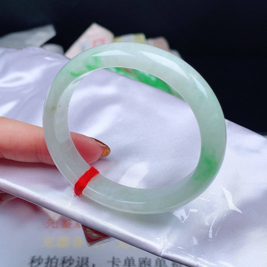 翡翠未镶嵌手镯1567贵妃