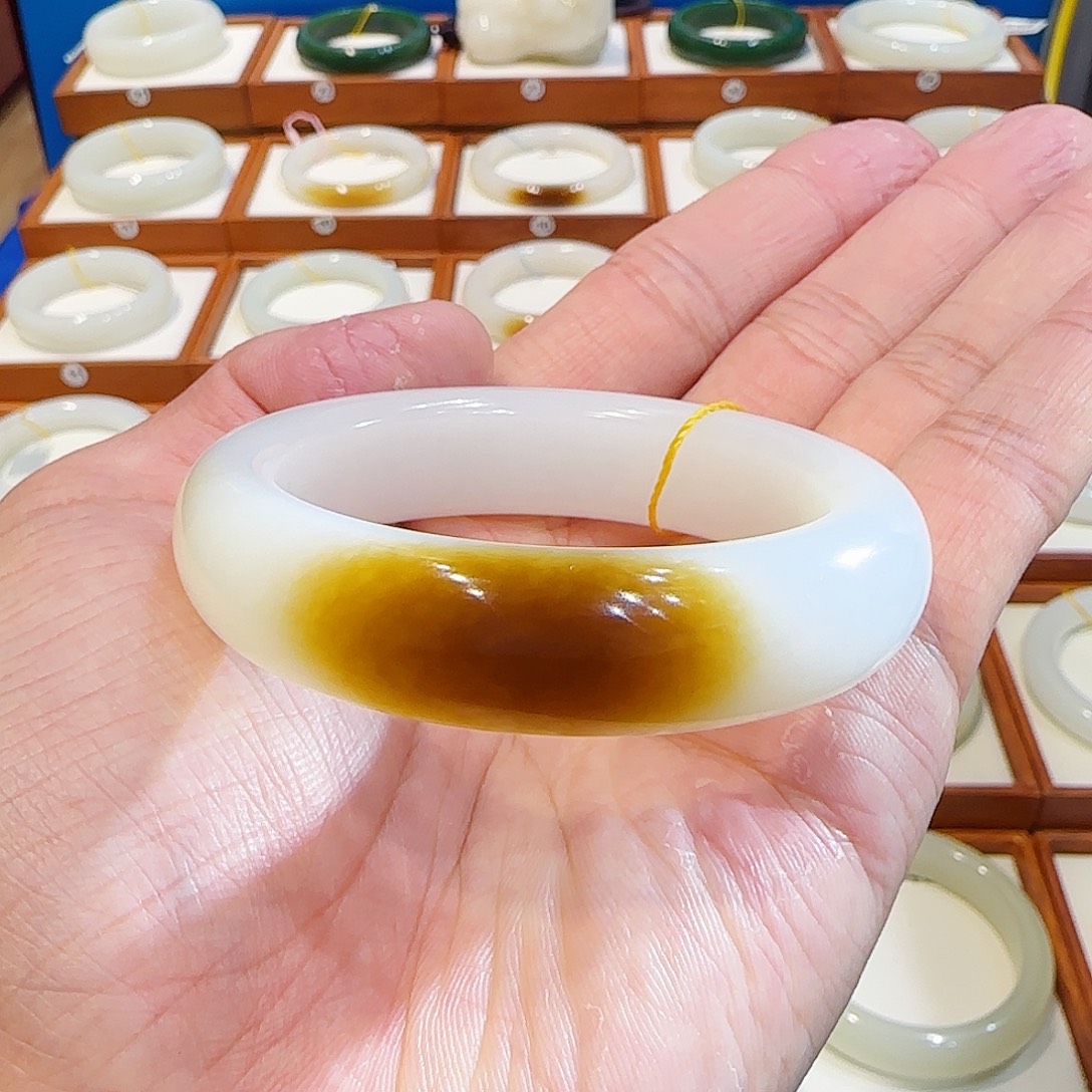 和田玉未镶嵌手镯且末传承级老红糖52 53