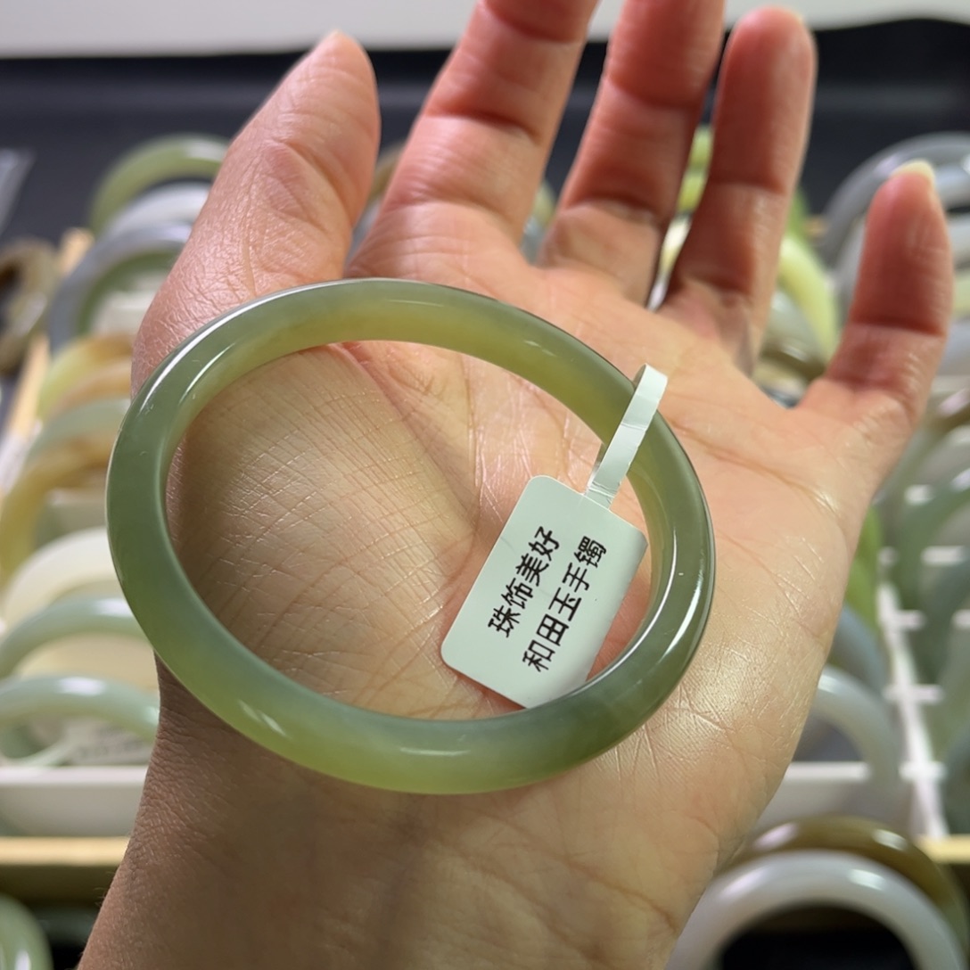 和田玉手镯53.8圈未镶嵌