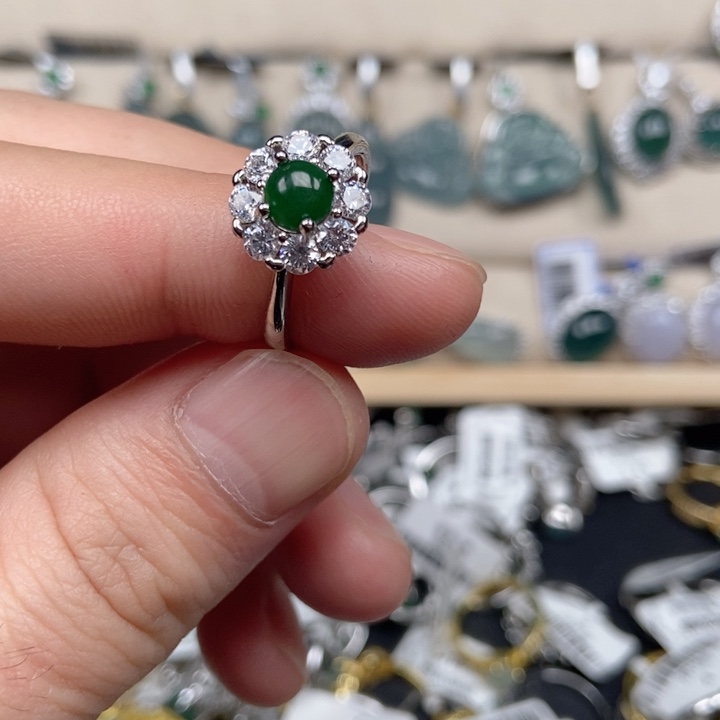 翡翠未镶嵌戒指翡翠