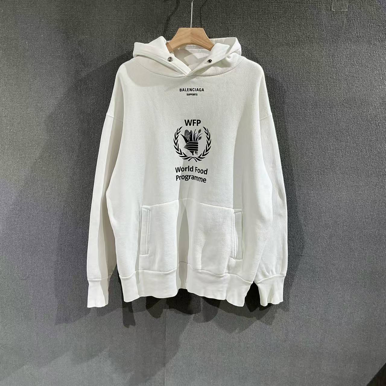 95新 Balenciaga/巴黎世家 （pm）WFP粮食署帽衫卫衣 m码/8845